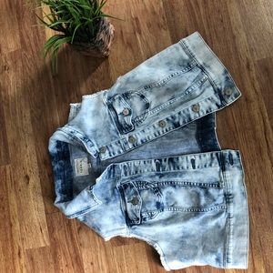 Size 2 Torrid acid washed vest distressed
